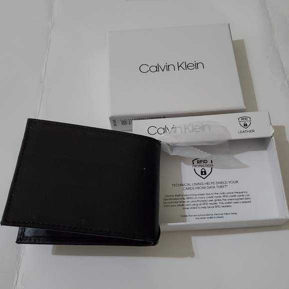 🤩New in box authentic Calvin Klein genuine leather Mens black wallet - Picture 7 of 9